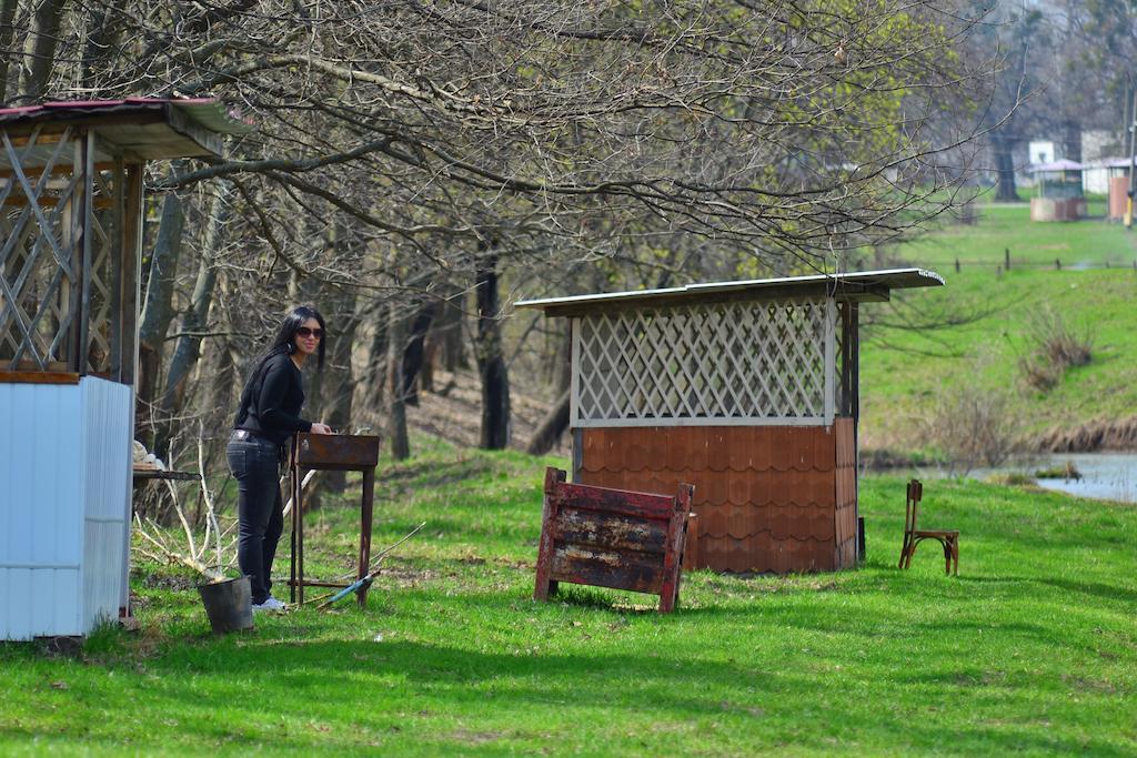 Kera Hotel Nesterenki Bagian luar foto