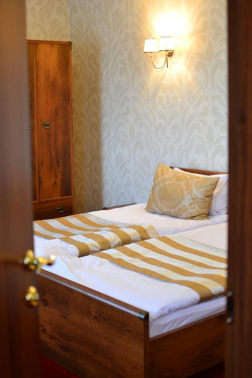 Kera Hotel Nesterenki Ruang foto