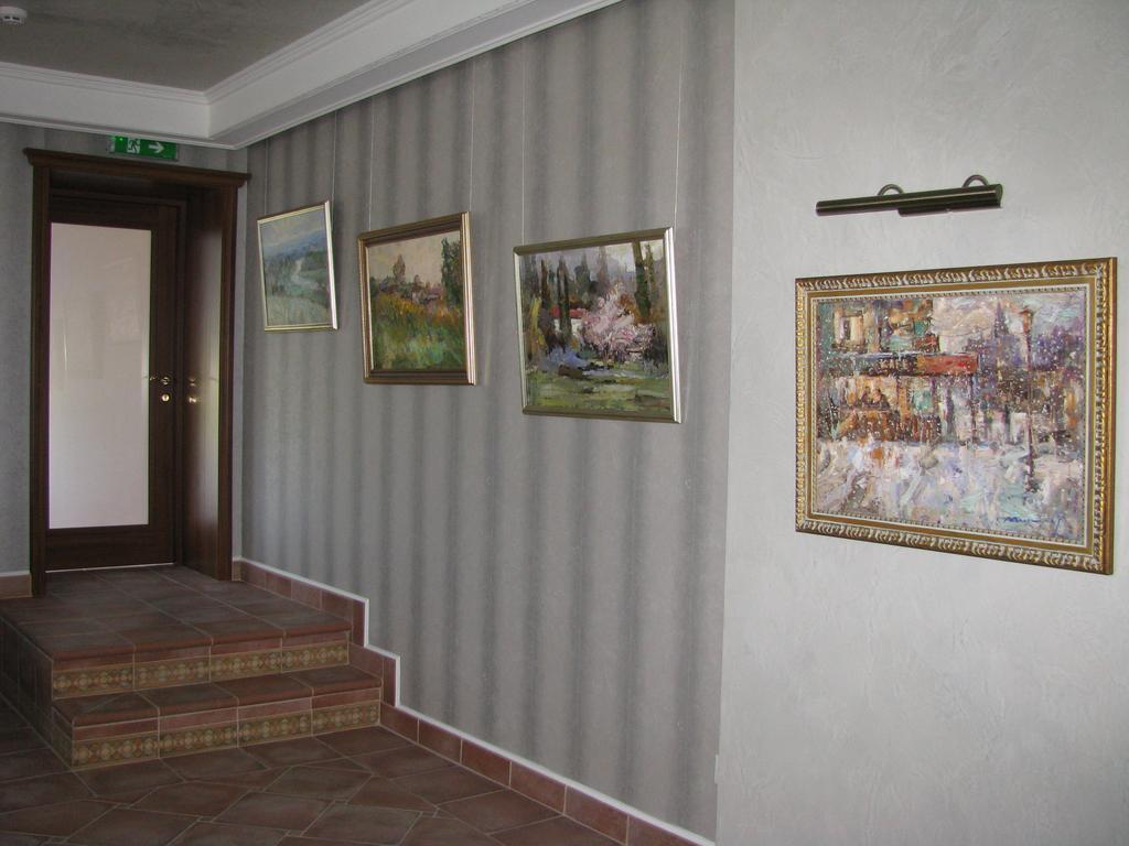 Kera Hotel Nesterenki Bagian luar foto