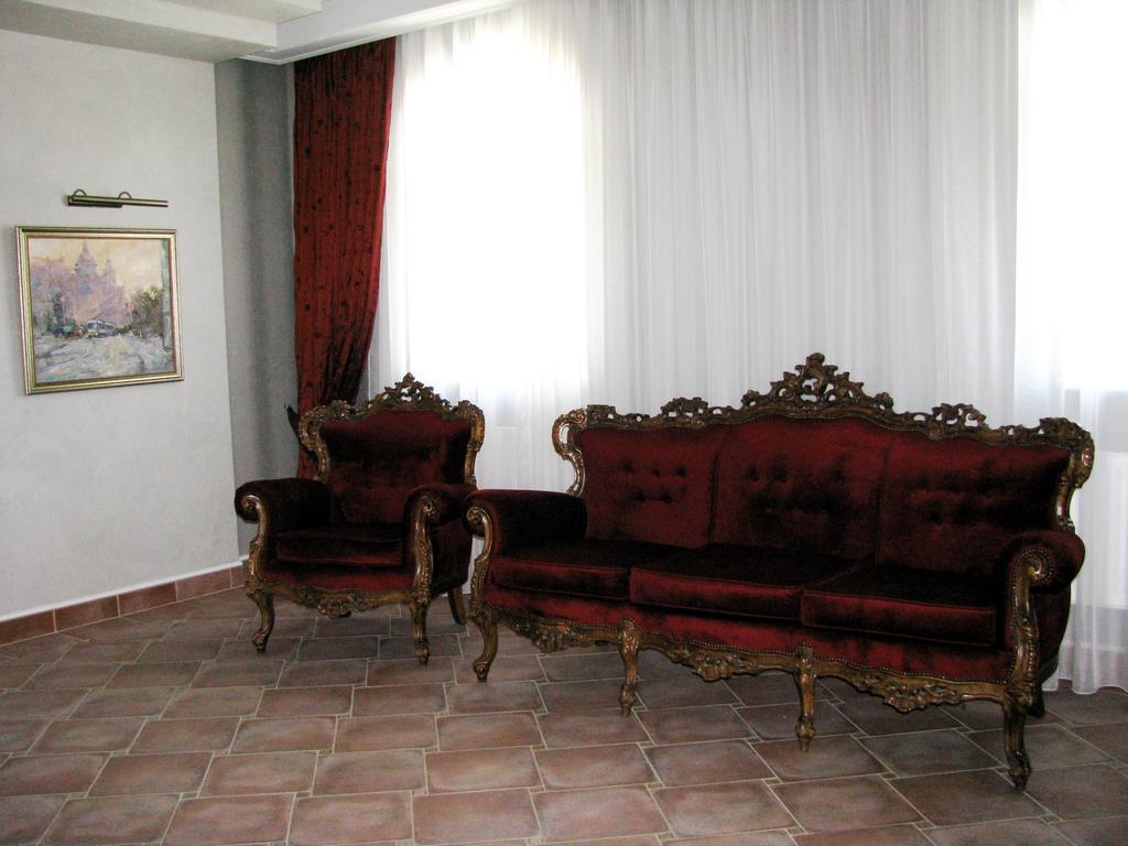Kera Hotel Nesterenki Bagian luar foto
