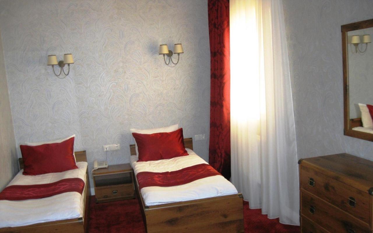 Kera Hotel Nesterenki Bagian luar foto