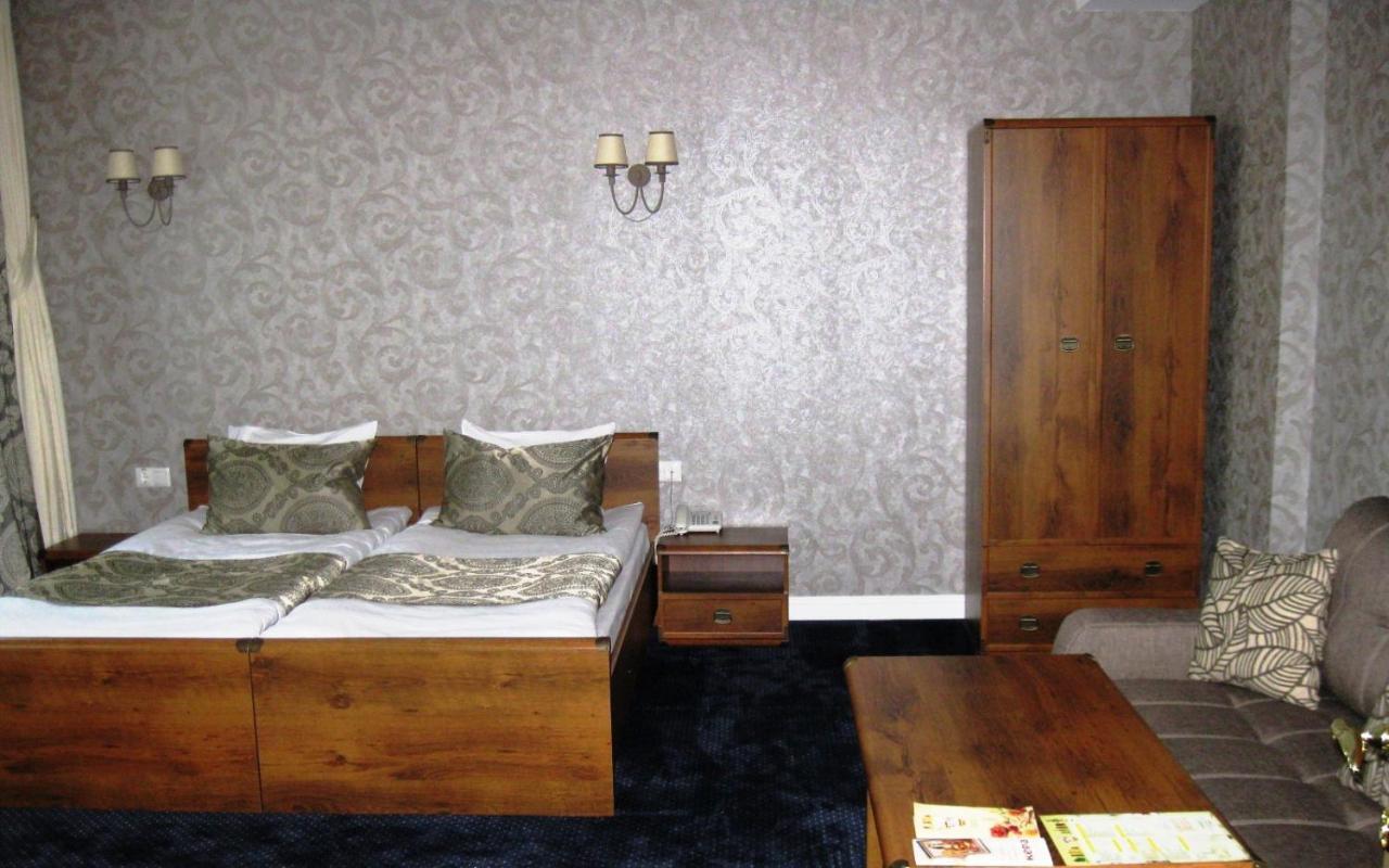 Kera Hotel Nesterenki Bagian luar foto
