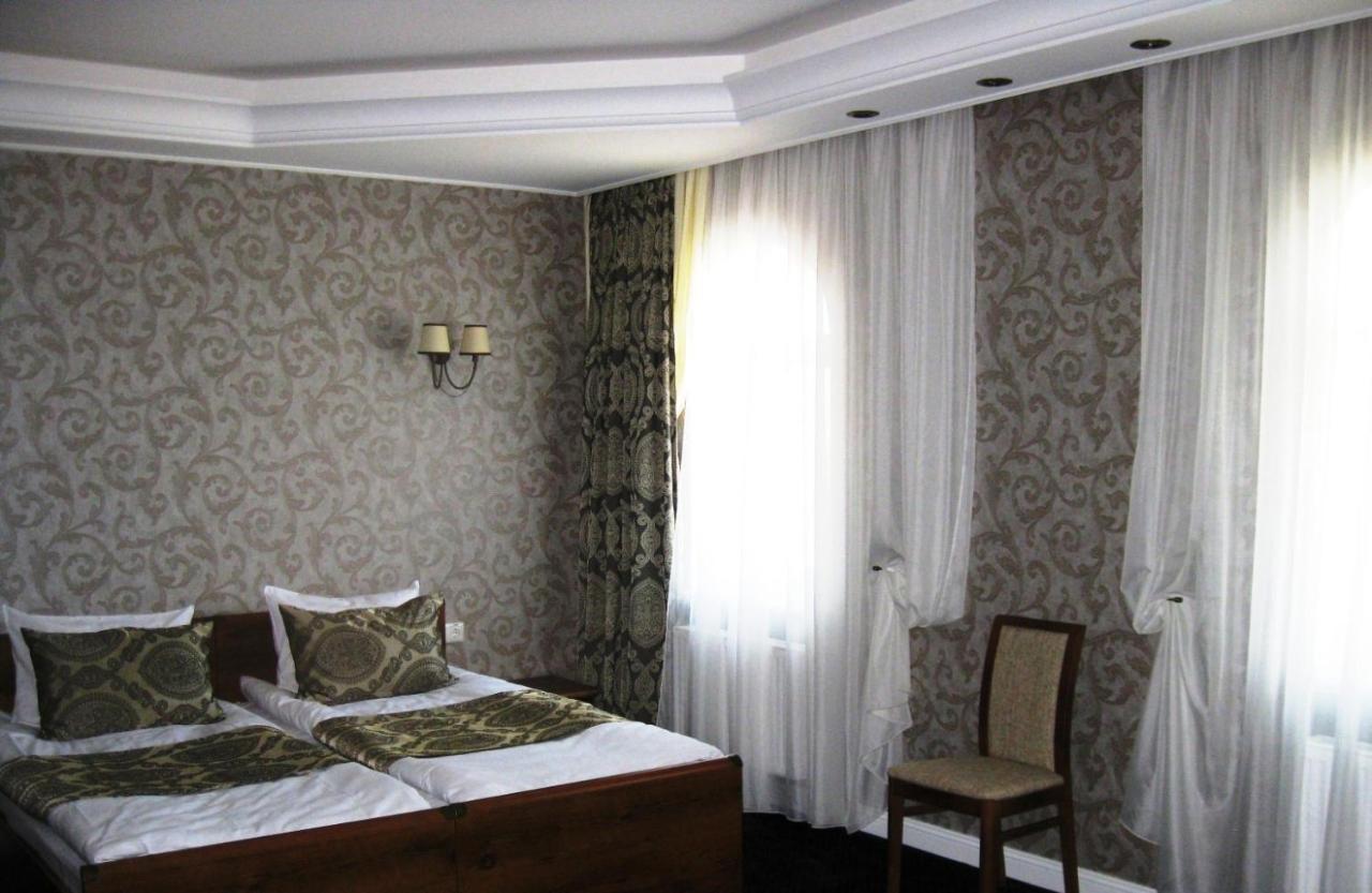 Kera Hotel Nesterenki Bagian luar foto